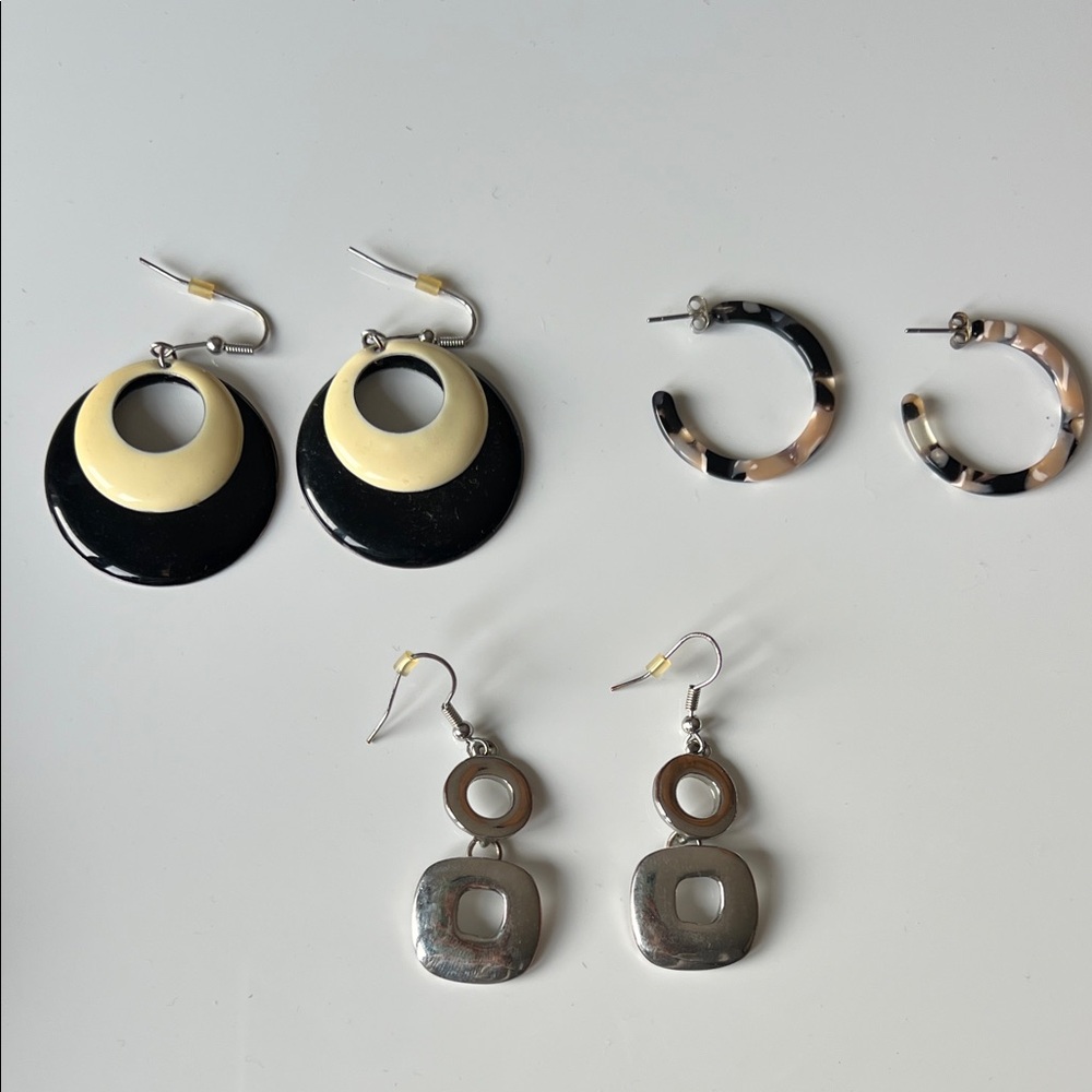 Elegant Black and Cream Earrings Set